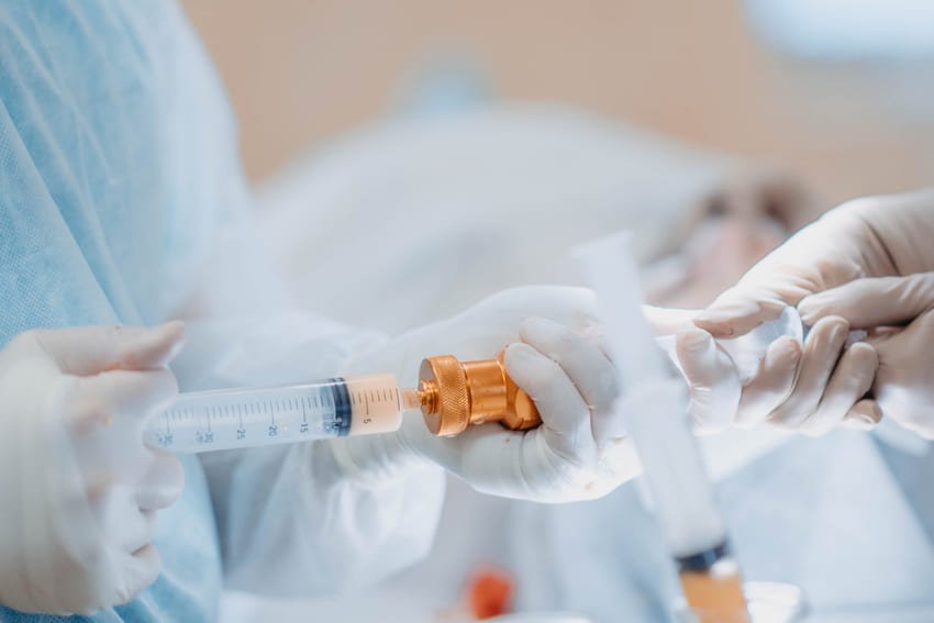 Mellnagyobbítás fecskendővel történő lipofillinggel